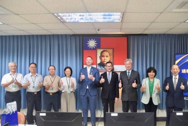 高雄關查緝輸美違規轉運成效亮眼，關務署表揚績優關員1