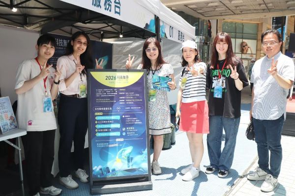 AI、機器人、無人機大集合！16校夢時代秀科技力1