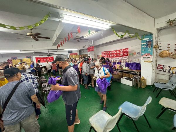 人安基金會楠梓站發放端午節愛心物資260份