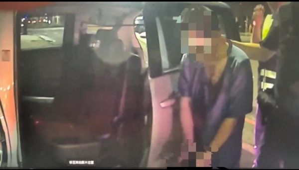 拍違停竟遭毒男追打！囂張嗆警「我吃藥就吃藥」1