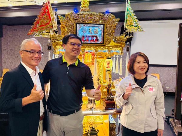 百萬LED神轎吸睛亮相 屏東大店長第12期結訓  28位青年創業家展現創新實力
