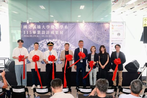 高大建築系畢業設計展進駐臺鐵高雄車站 新站啟用首所大學辦展 1