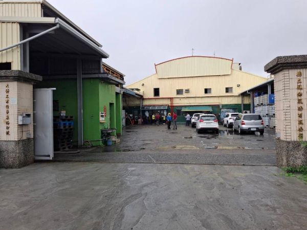 高市府跨局處聯合稽查工業區廢棄物處理業1