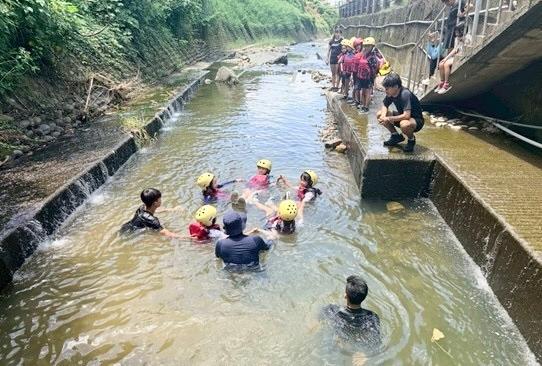 溪流當教室、眷村變跑道 嶺口國小五天暑期夏令營，讓偏鄉孩子玩出自信與認識家鄉1