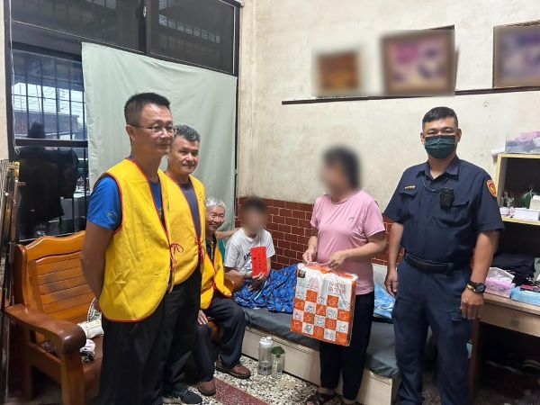 警界一條心！潮州、內埔警攜手慈善會 關懷弱勢重傷家庭