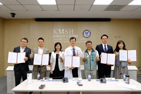 醫療延伸長照！小港醫院串聯高雄四大長照巨頭 締約共築「無牆醫院」在地防護網1