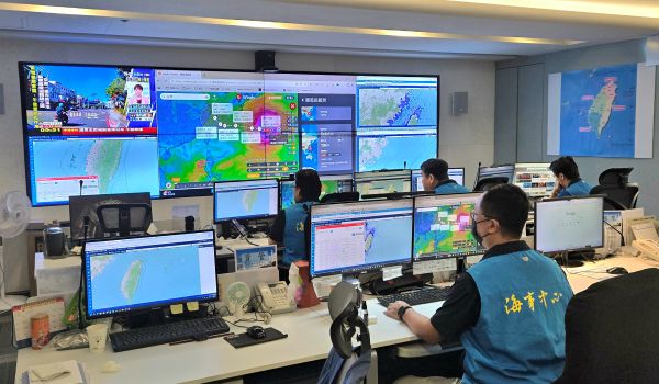 因應白海豚颱風，航港局啟動北部及東部海域近岸12浬船舶淨空