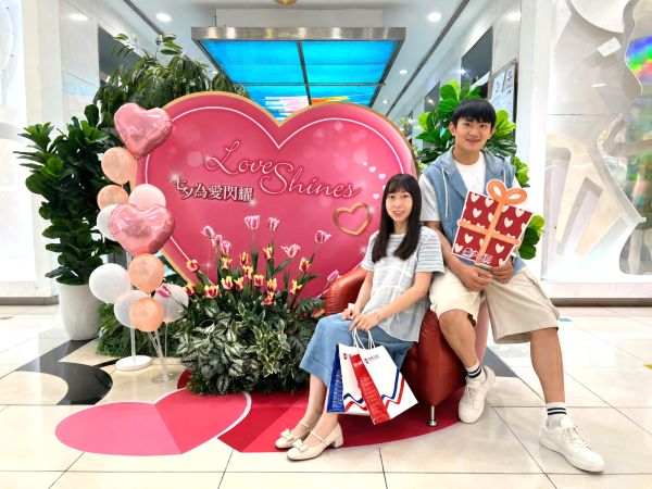 高雄大遠百秋季化妝品節 全館盛大推出「愛在七夕‧大手牽小手」跨世代放閃1