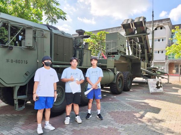 愛國者飛彈、35快砲進校園 左營高中「空軍週」讓全民國防教育動起來1