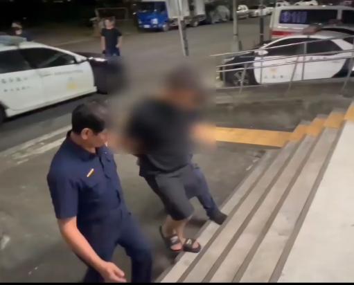 選前淨化治安 小港警強勢圍捕攜械通緝犯1