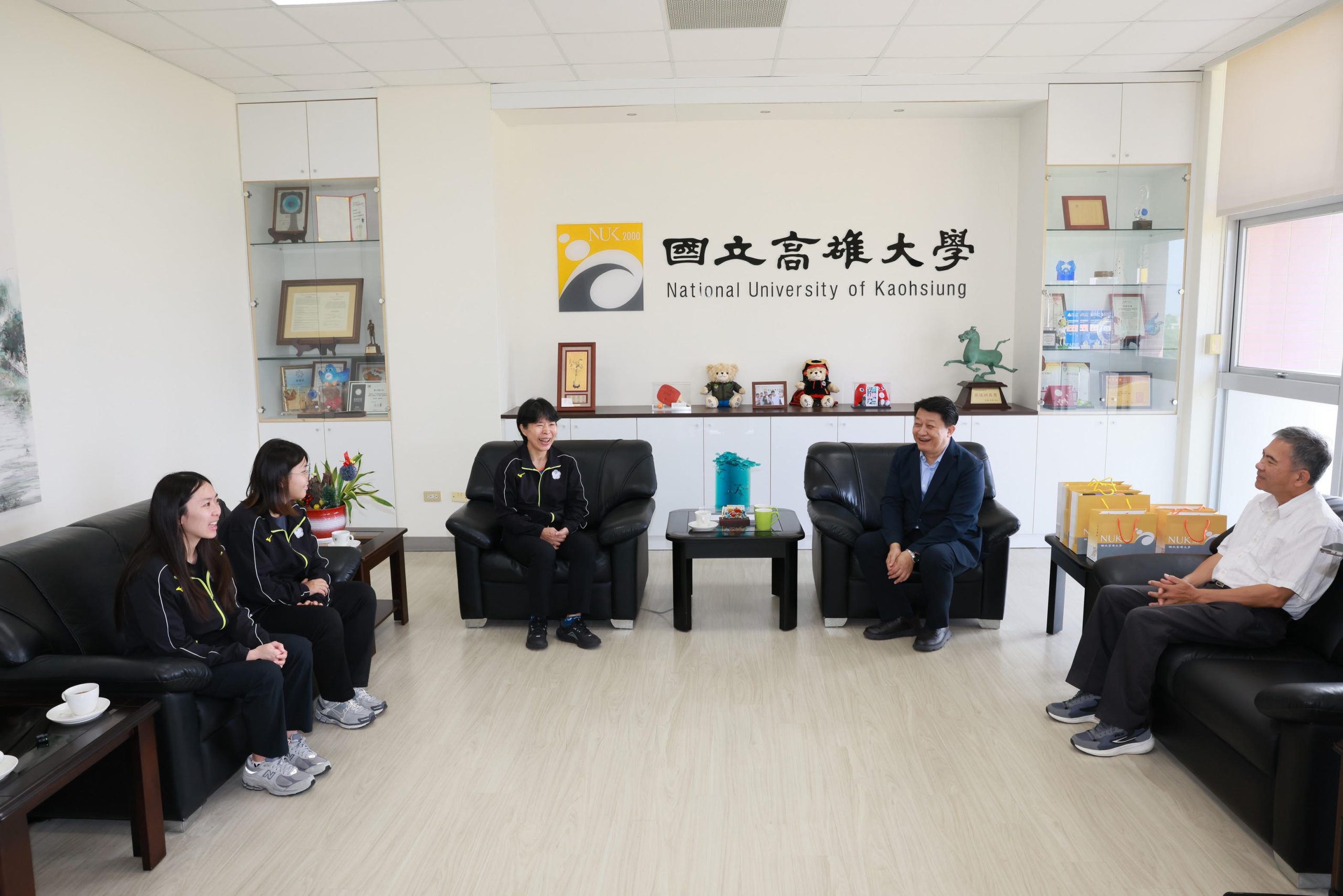 高雄大學桌球3將備戰2026愛知・名古屋亞帕運 校長陳啓仁勉勵 突破自我、迎戰國際舞台1