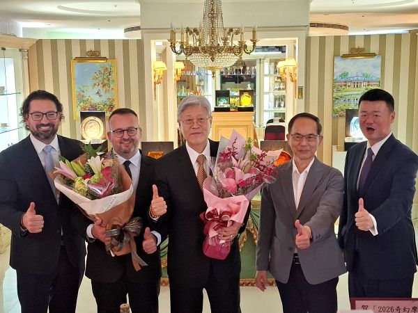 2026 Moser 奇幻摩瑟 藝境之巔 耀世鋒芒 國際雕刻大師史沃博達親臨台灣 揭開摩瑟水晶的藝術創作之美4