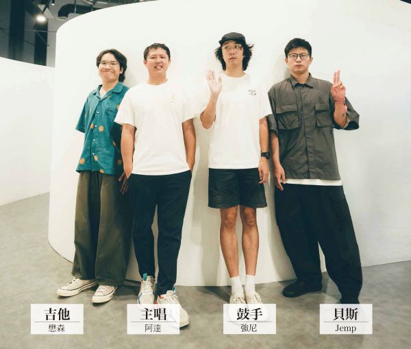 讓文學「動」起來 跑走讀眷村感受閱讀身體感 2026高雄文學月 左營海軍眷村登場1