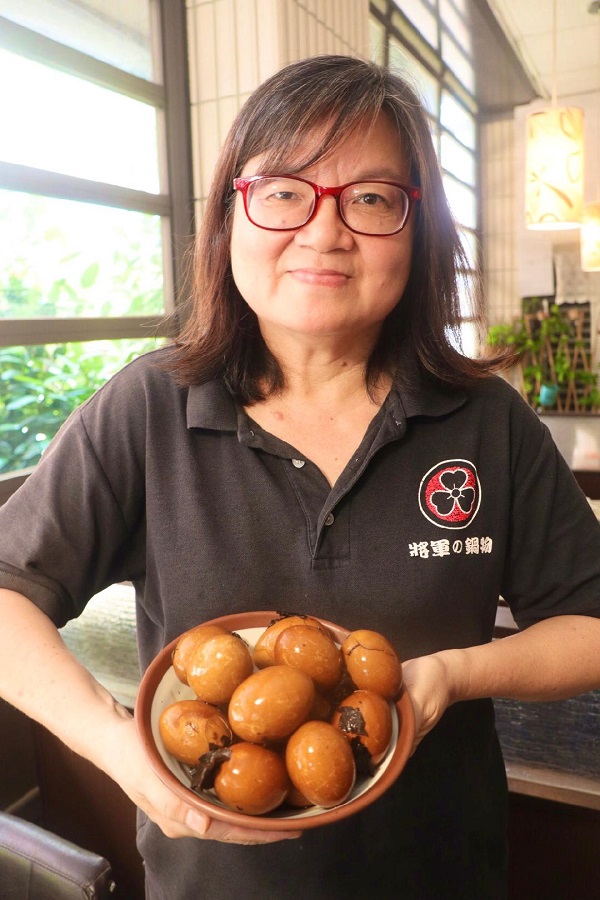 桂林國小志工「阿季茶葉蛋」 母親節滷到出鍋做公益2