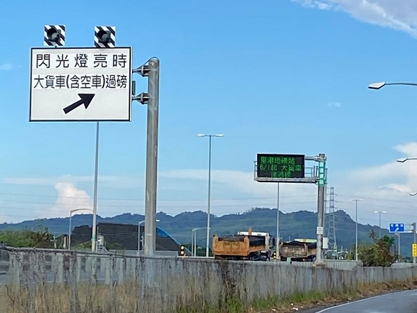 國道10號里港地磅站防逃磅系統啟用首日 里港義交協助交通指揮1