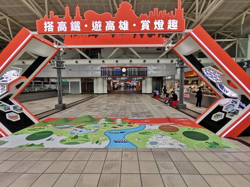 228 高鐵加開117班次列車 「搭高鐵．遊高雄．賞燈趣」 左營站增設裝置藝術