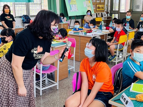 躍愛關懷協會 慧治寒冬送愛 幫弱勢學童變身EQ幸福小達人2