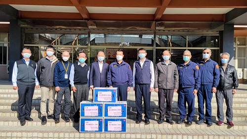 高市警局長春節慰勞—送「蘋果」；祈「節安」；虎咱大家攏「平安」