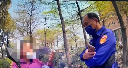 男酒駕騎電動車遭攔查拒測 一旁酒友醉語規勸「喝酒不要騎車」