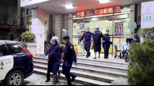 竊取偏僻國小40個鋼製舊餐桶 仁武警查緝到案