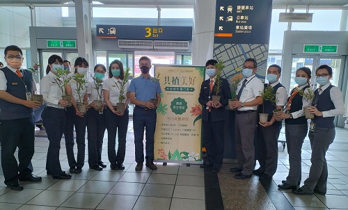 世界地球日 1,200株樹苗贈旅客 高鐵左營站邀您一起「共植美好」 1