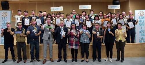 加工處高雄前鎮科技產業園區今表揚致謝36名模範勞工