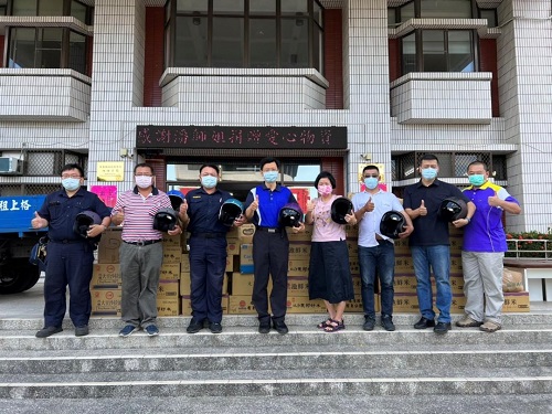 心中有愛為善最樂，華泰安全帽公司與內埔警分局一同協助弱勢