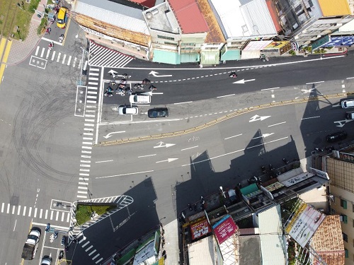疏解交通瓶頸！瑞隆凱旋路口打除西向槽化島 路口更順暢