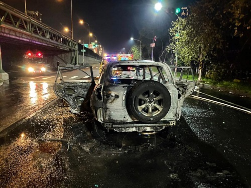 自小客車追撞引火燒！警消到場即時撲滅疏導無人傷1