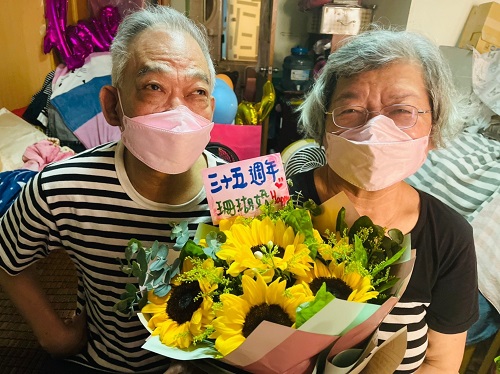 華山攜手信義國小彩繪孤老Q版畫 慶祝35周年珊瑚婚3