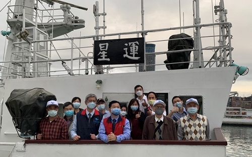 運星艦執行最後一次基隆島燈塔運補任務，劃下完美句點1