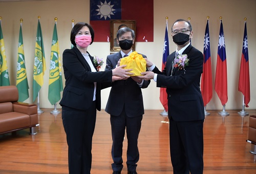 關務署高雄關新任關務長由陳木榮接任 卸任蘇關務長淑貞陞任關務署副署長1