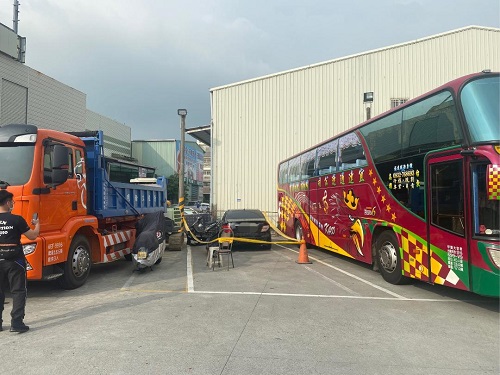 仁武警拘提竊盜犯嫌遭開車衝撞 員警開槍 歹徒棄車逃逸 8小時主嫌到案1