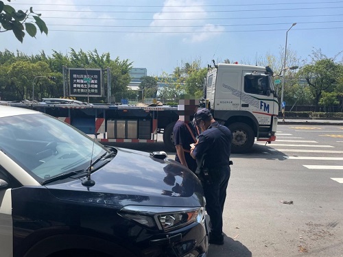 小港分局持續取締大車違規 守護用路人的安全1