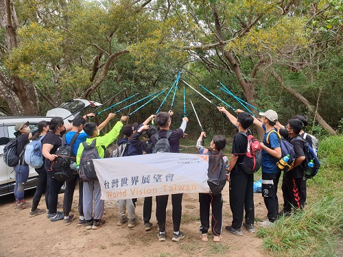 展望會「生涯發展與培力」方案 探索山林、植栽與職場 規劃冒險教育及多元活動 助青年預備生涯與職涯 1