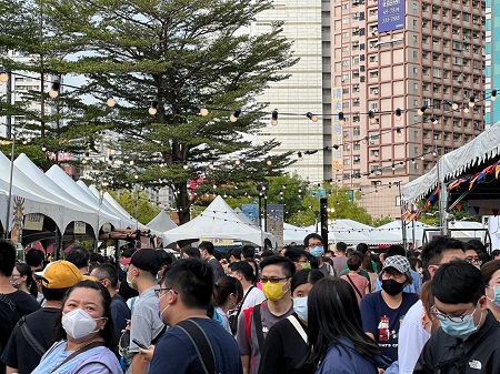 2022全國鹹酥雞嘉年華華麗開賣！近百攤雞加酒名店集結高雄2天超過7萬人次到場 吃爆鹹酥雞1