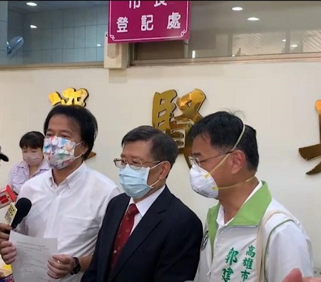 前代理市長楊明州代表陳其邁登記 稱許陳其邁最大心願是把高雄顧好1