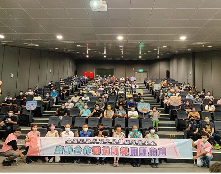 參加職訓圓了開店夢 高市勞工局職訓班開訓典禮邀優秀學長姊分享2
