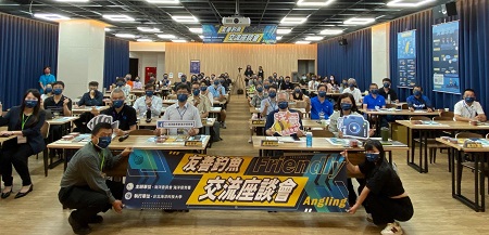 友善釣魚 開放釣點117處 110年調查臺灣釣魚人口約110萬人，其中60萬人從事海釣活動1