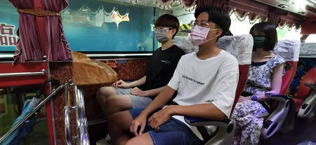 大型車行駛高快速公路，4歲以上乘客一律需繫安全帶1