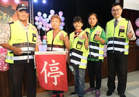 守護校園安全的第一道防線 高雄市表揚各級學校導護志工1
