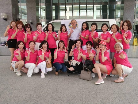 民間響應公益！欣欣扶輪社捐贈高市府1輛復康巴士 挹注無障礙服務能量1
