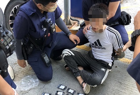 男開窗散熱卻忘了繫安全帶 整車毒咖啡包被抄了 警強勢執法確保三安1