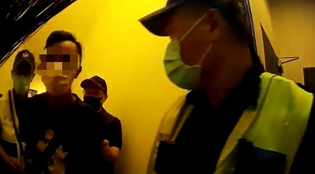 通緝男遇臨檢疑尿遁逃避 警教官鷹眼揪出當場逮捕2