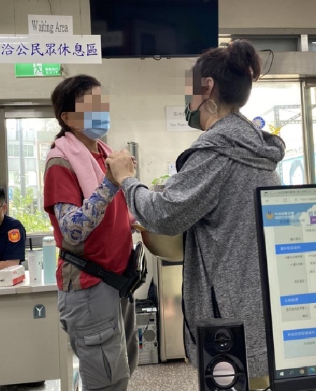 工人拾金不昧，派出所湧現滿滿洋蔥 2