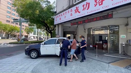 朋友鬩牆！ 男子未開大燈遭警攔查查獲毒品 朋友秒變臉撇清：「那不是我的！」