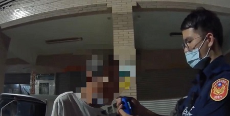 美酒應配咖啡 但喝酒騎車就不O1