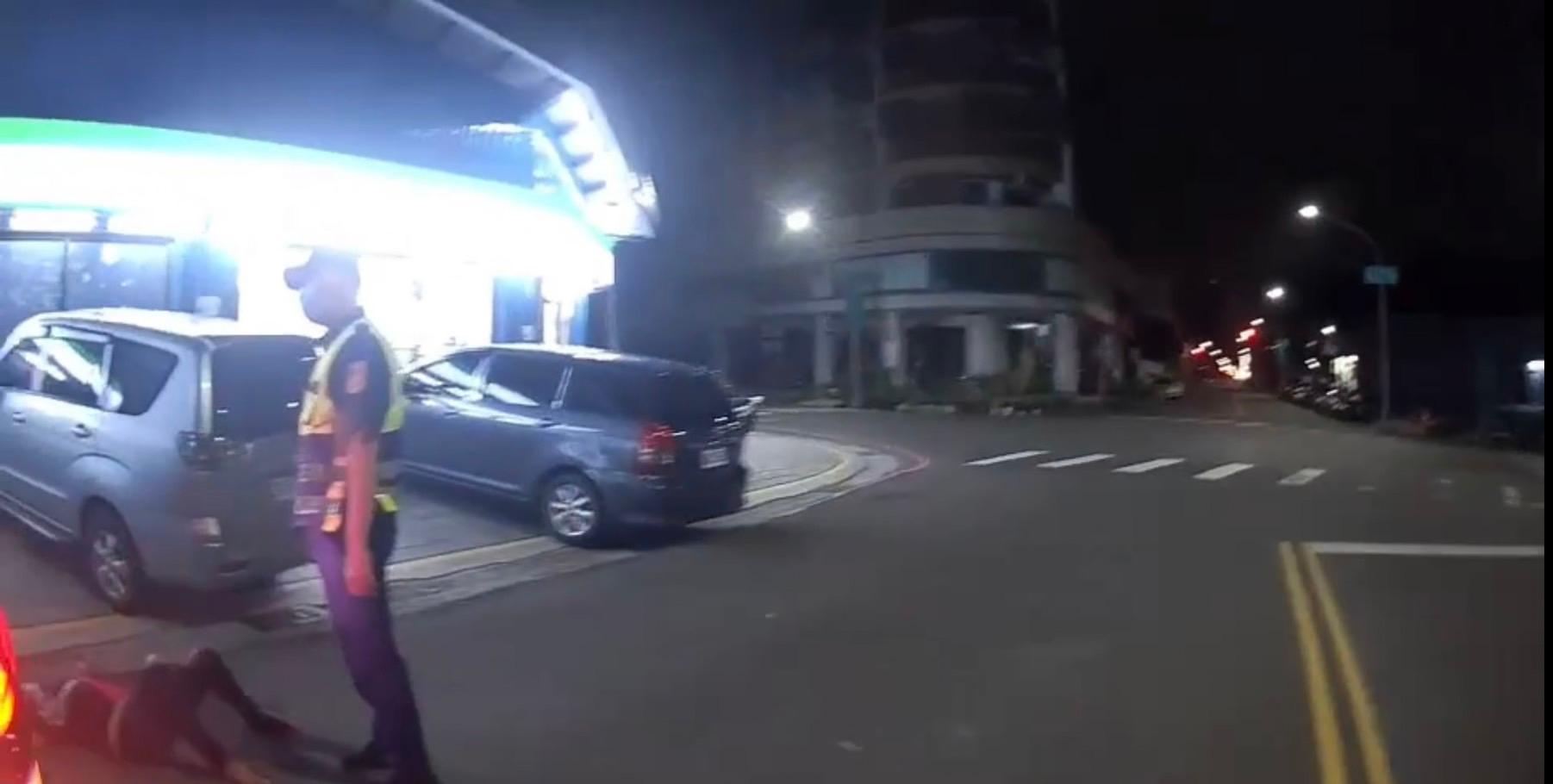 酒醉通緝犯遭警查獲，頻頻喊媽媽1