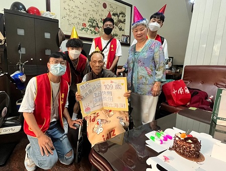 重陽敬老：人瑞倍數成長 一半以上需要協助1