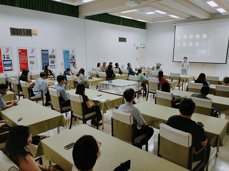高雄前鎮科技產業園區舉辦 「111年度投資及工商業務講習會」講座1